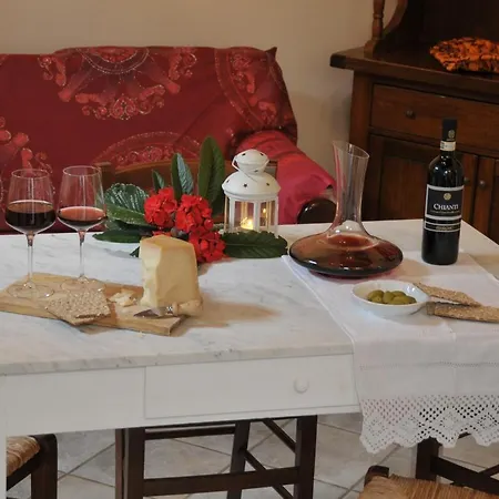 Renai E Monte Фермерский дом