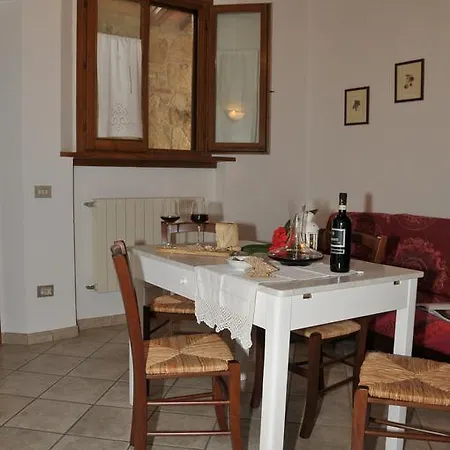 Renai E Monte Фермерский дом